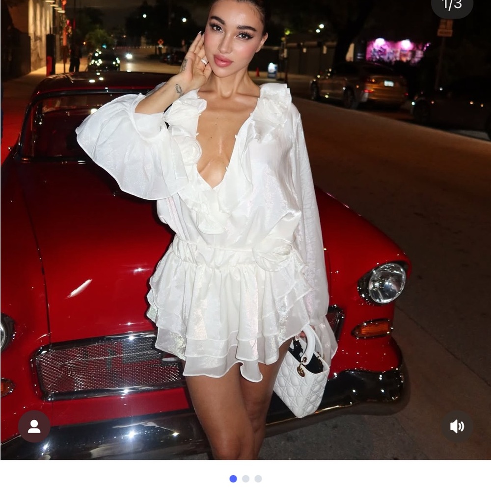 Elegant White Long Sleeve Dress